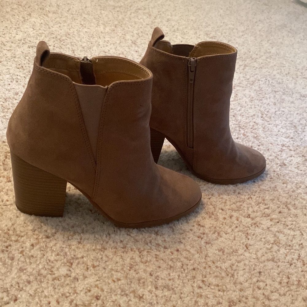Brown express boots size 9
